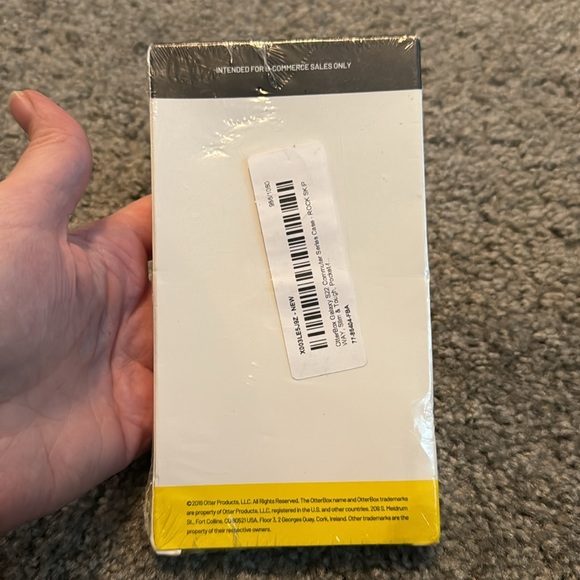 OtterBox Galaxy S22 Commuter Series Alpha Glass - Picture 2 of 2